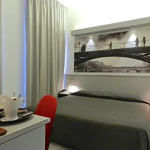 Hotel Italia, Stradella
